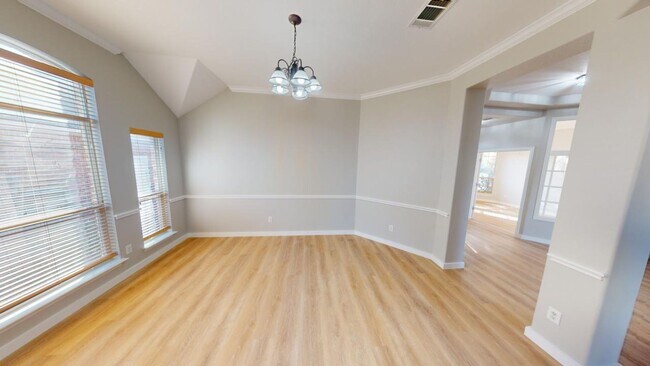 Building Photo - Elegant home in Pflugerville with great fe...