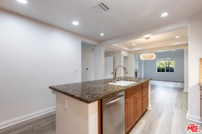 Building Photo - 12975 Agustin Pl