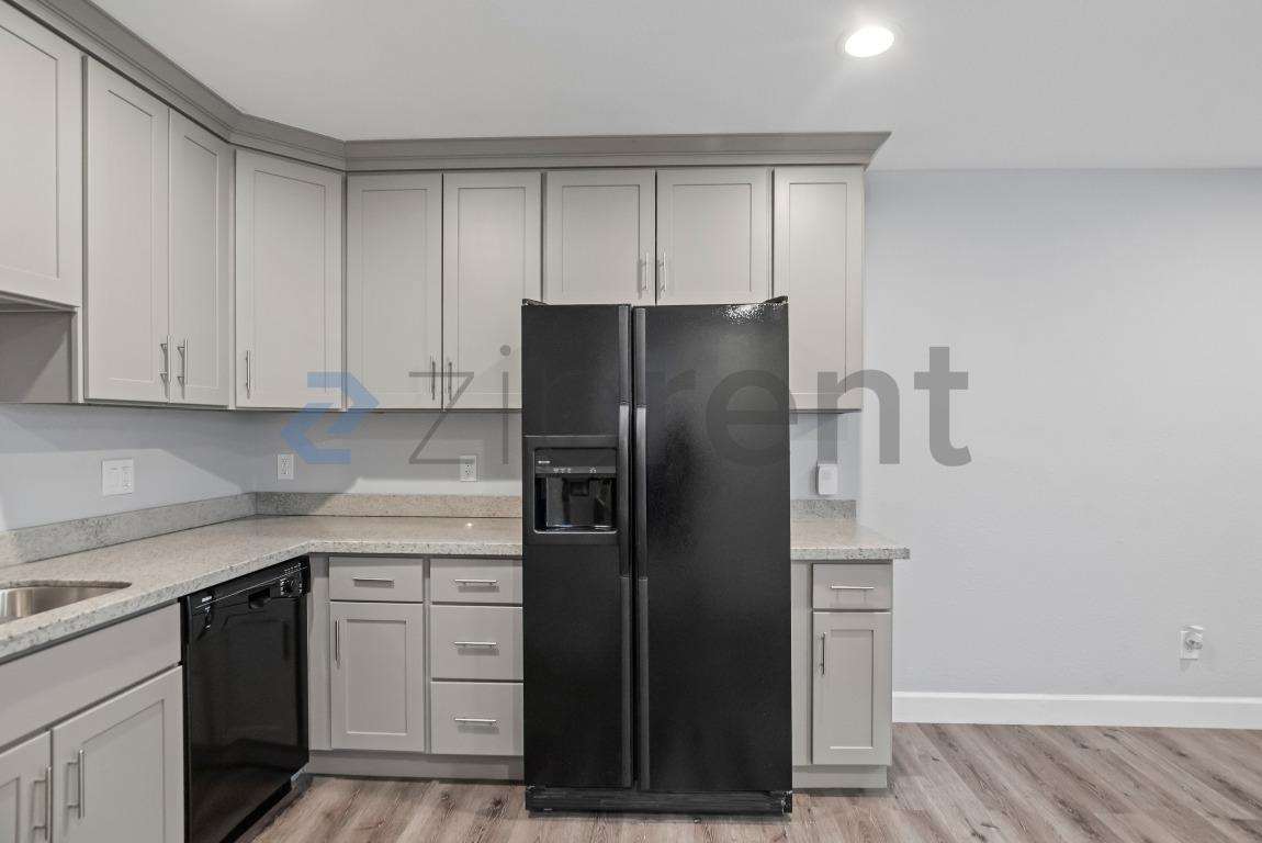 Building Photo - Unit 3