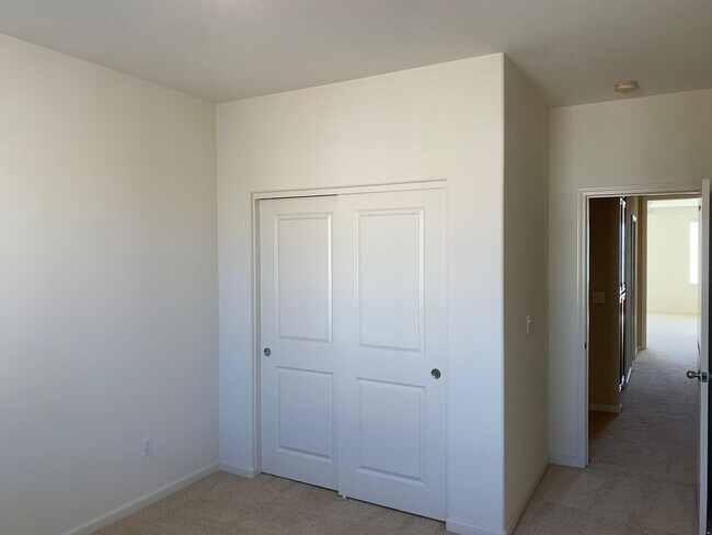 Building Photo - 1331 Violet Way