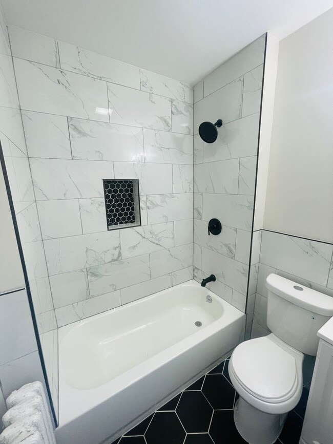 Building Photo - 289 Elmwood Ave