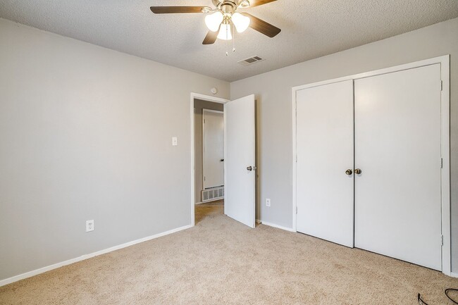 Building Photo - 2521 Indigo Ln