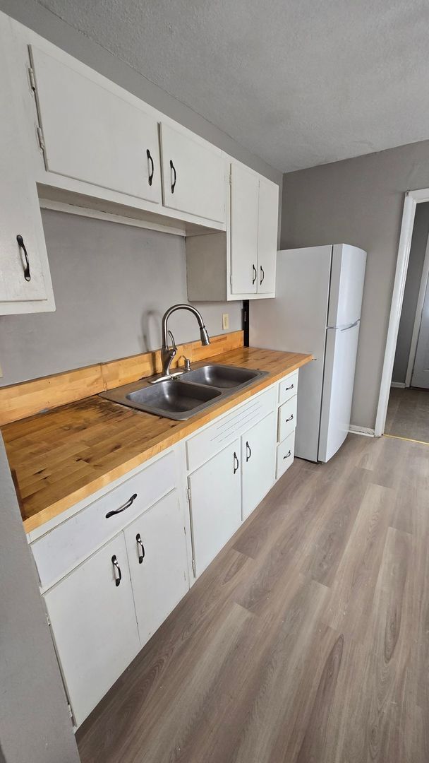 Building Photo - 2 bedroom 1 bathroom home