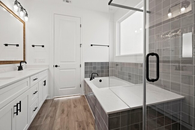 Building Photo - 6022 Regala Dr