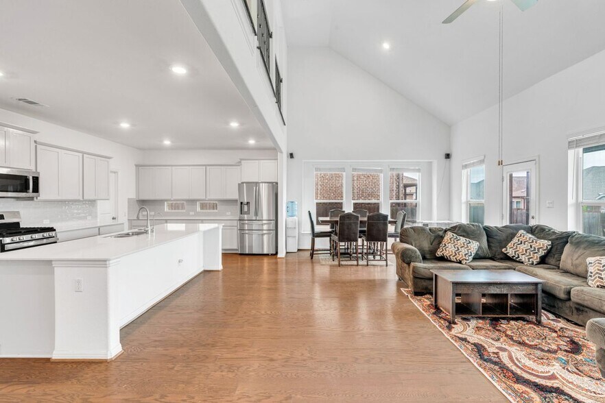 Building Photo - 133 Lenera Dr