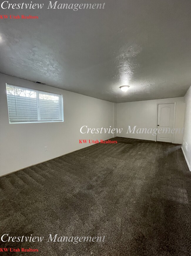 Building Photo - Spacious Home in Magna – Convenient Location!