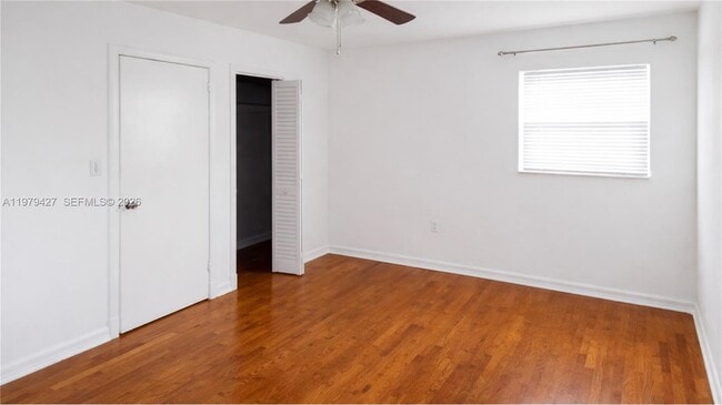 Building Photo - 2135 Bay Dr