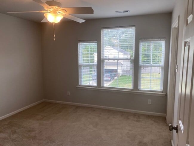 Building Photo - 203 Linfoot Ct