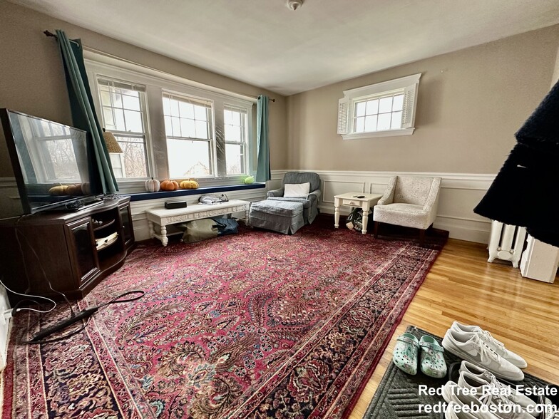 Primary Photo - 102 Bennett St