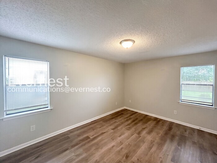 Building Photo - 3352 Brownbark Dr