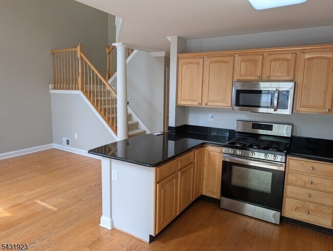 Building Photo - 18 Dorchester Dr