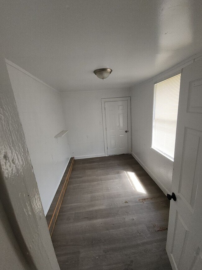 Building Photo - 1408 W Morton St