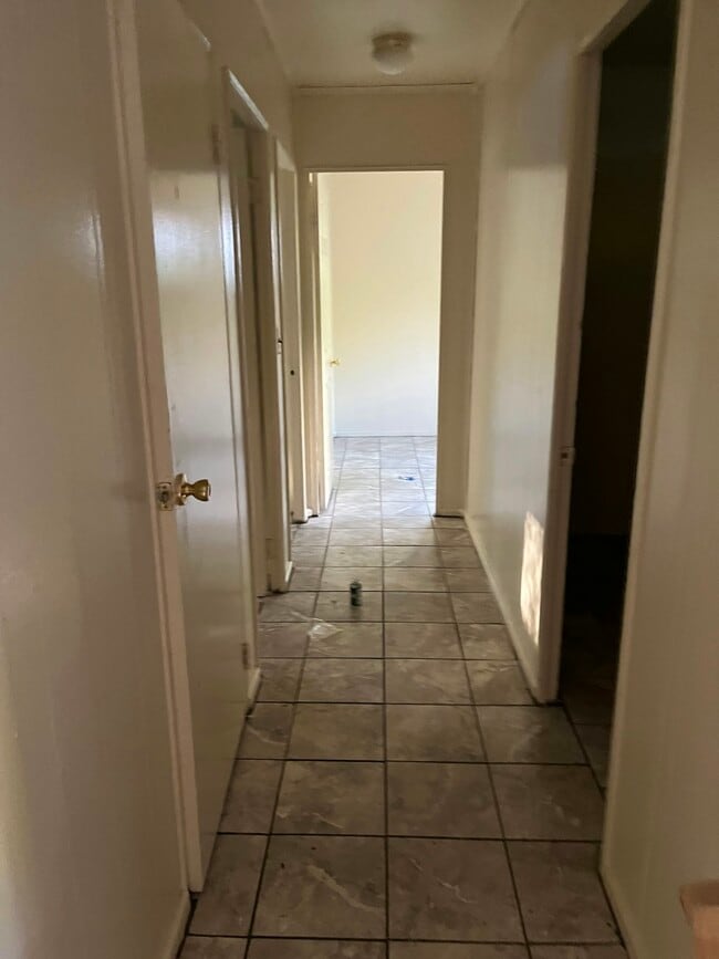 Building Photo - 1591 Azalea Dr