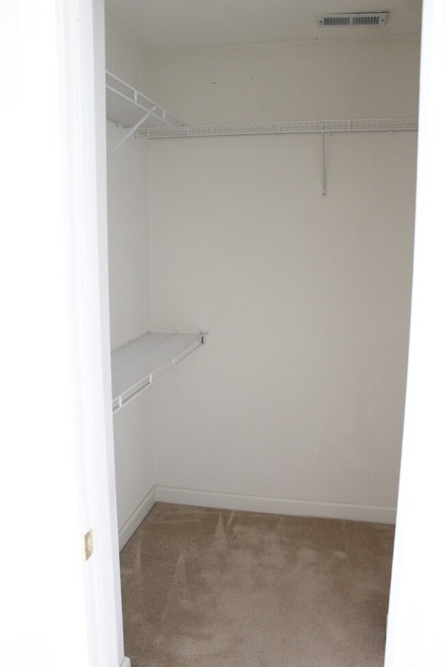 Building Photo - Beautiful 2 bed/2.5 bath condo in Witchduc...