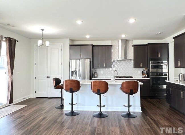 Building Photo - End Unit Luxary Townhome for Rent Apex