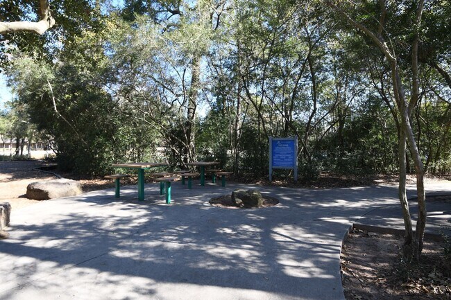 Building Photo - 26 Yewleaf Rd