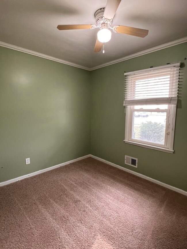 Building Photo - 1202 Reading St