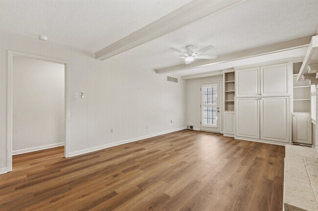 Building Photo - 8604 Sandpoint Dr