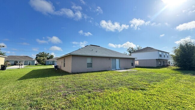 Building Photo - Split Floor plan 3/2 in Poinciana