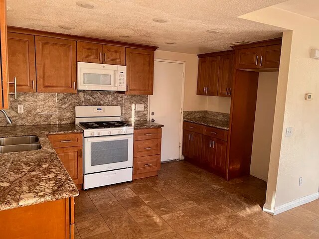 Building Photo - 13669 Balboa Ct