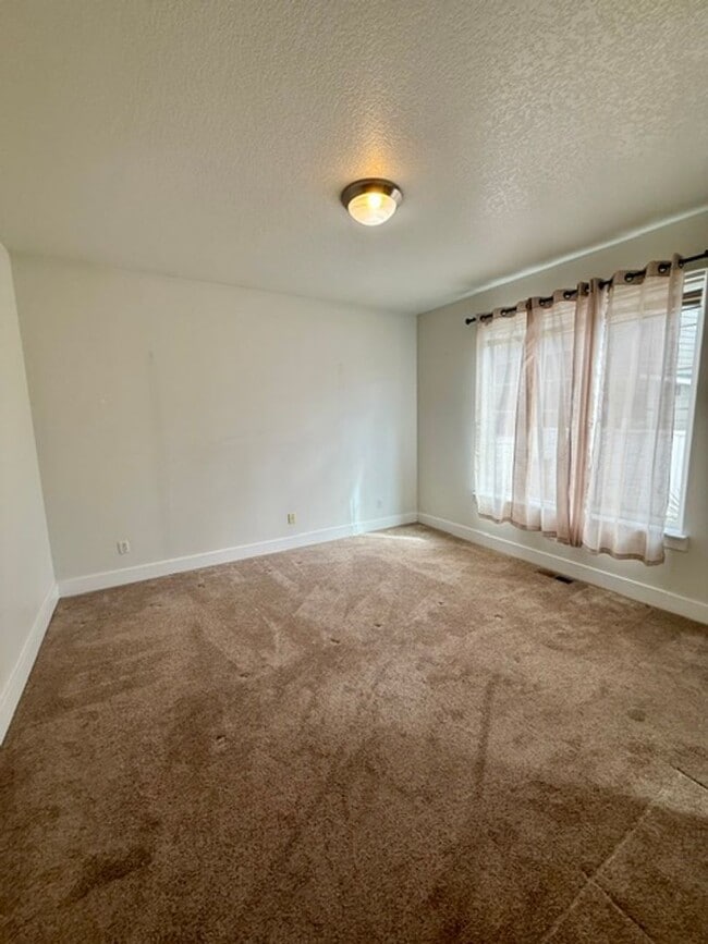 Building Photo - Charming 3-Bedroom Home in Peaceful 55+ Community!