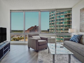 Building Photo - 33 Hudson St