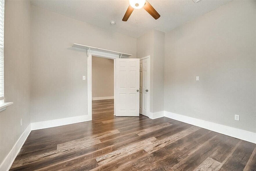 Building Photo - 202 Burton Dr