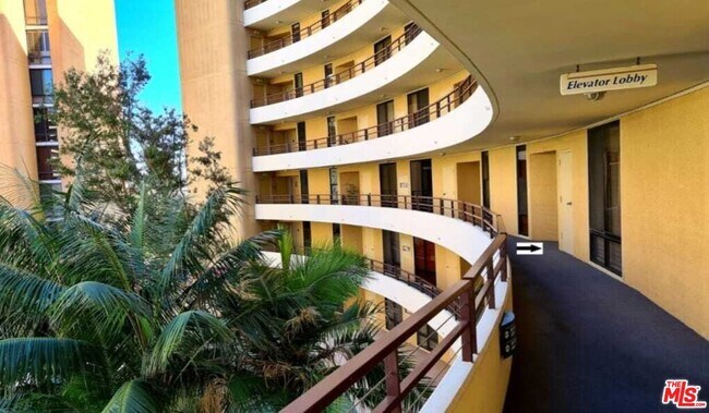 Building Photo - 4335 Marina City Dr