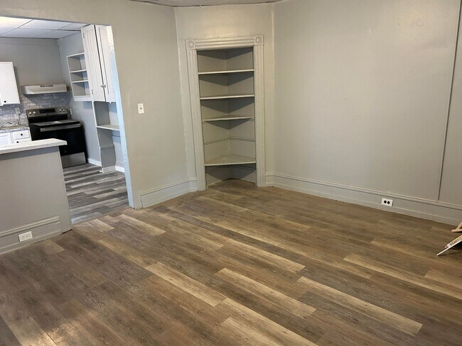 Building Photo - 535 George St