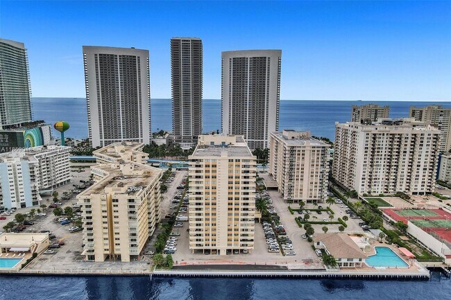 Building Photo - 1833 S Ocean Dr