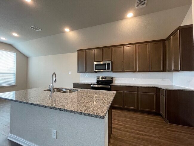 Building Photo - 7519 Broadmoor Cv