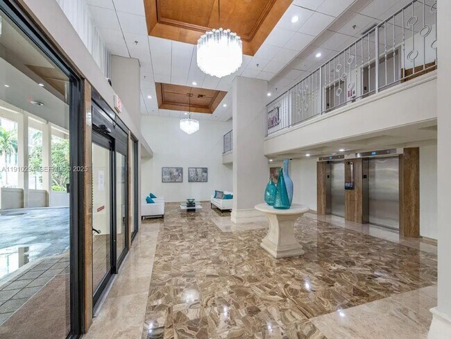 Building Photo - 6061 Collins Ave