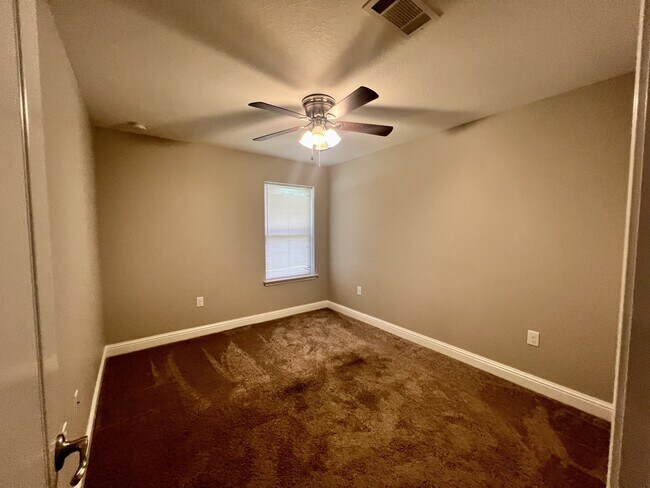 Building Photo - 3020 Crown Creek Cir