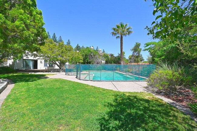 Building Photo - $5,900 - GORGEOUS 4 BEDROOM HOME IN MISSION SAN JOSE NEIGHBORHOOD