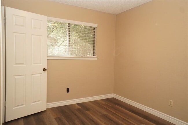 Building Photo - 6525 Hart Ln