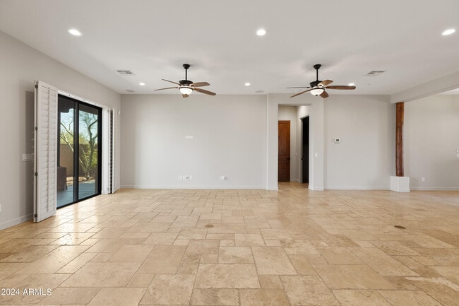 Building Photo - 5559 E El Sendero Dr