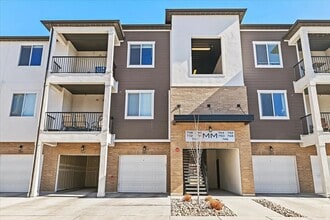 Building Photo - Spacious Condo In Vineyard
