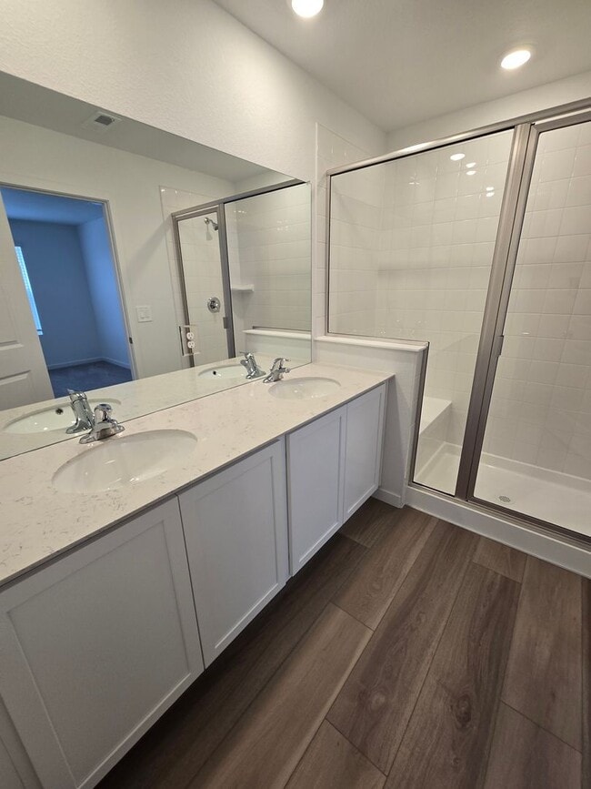 Building Photo - Brand New Townhome within walking distance to Elementary School