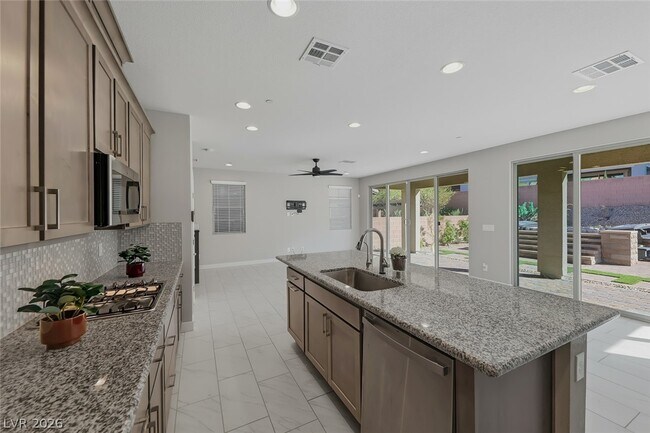 Building Photo - 11 Flora Sagio Ave