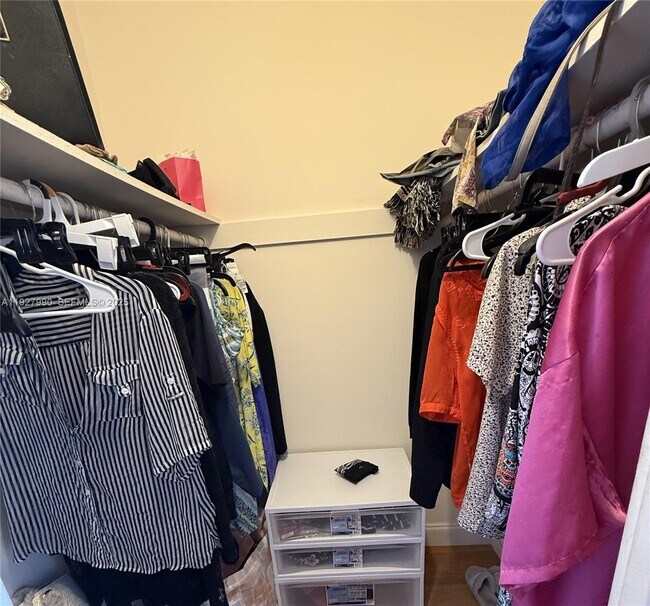 Building Photo - 18051 Biscayne Blvd