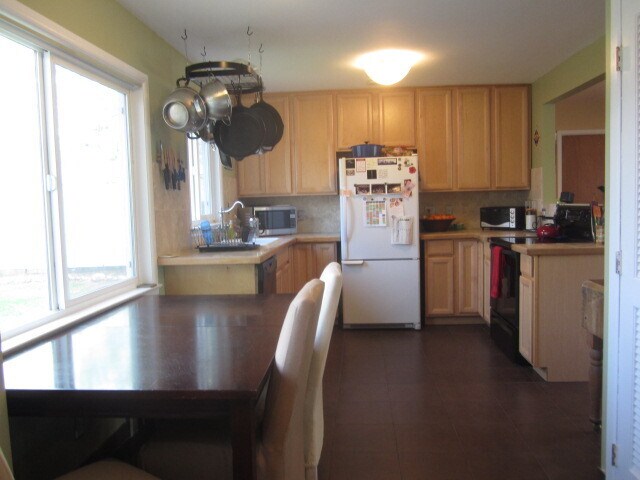 Building Photo - 3 Bed 2 Bath Martin Acres Home With Large Backyard & Flatiron Views!