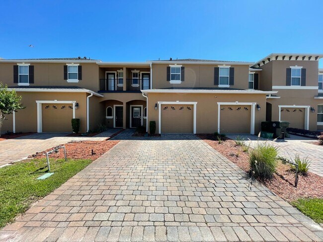 Building Photo - 2 Bedroom, 2.5 Bathroom Townhome in Grande Champions