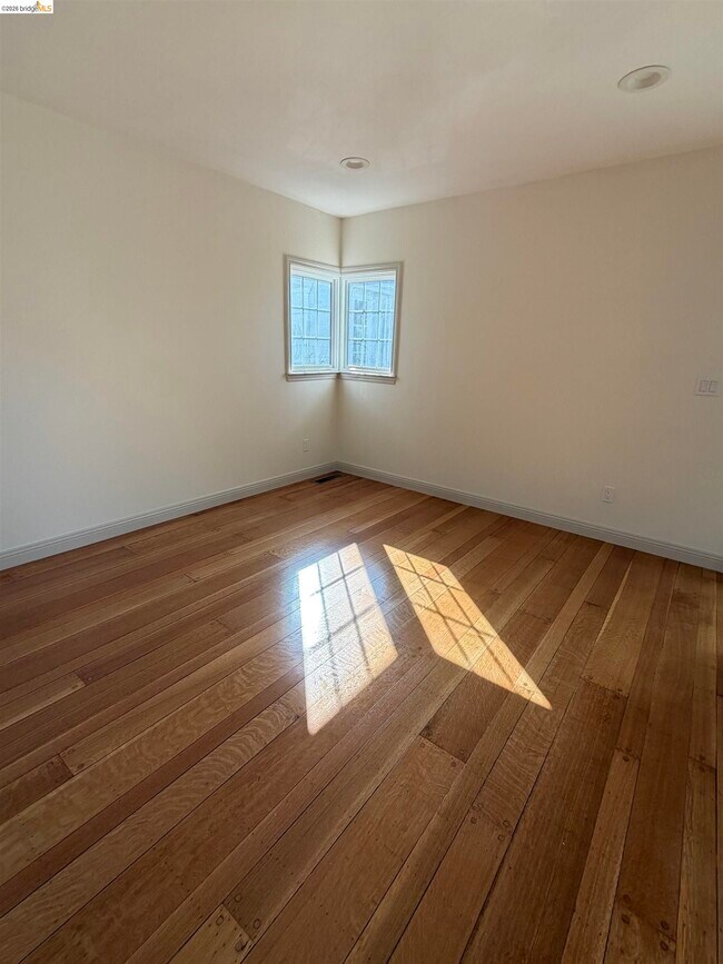 Building Photo - 83 Alamo Ave