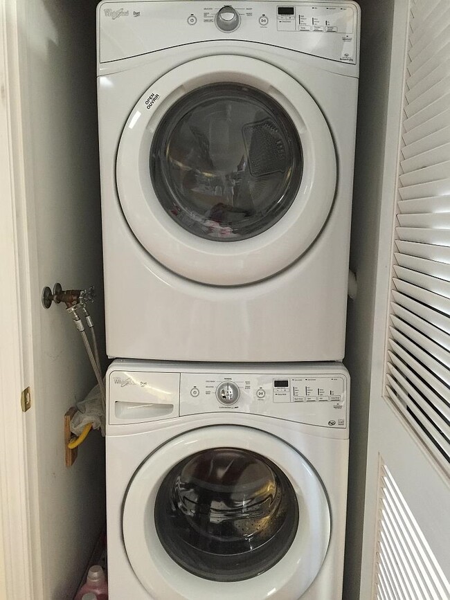 Building Photo - 505 Monroe St