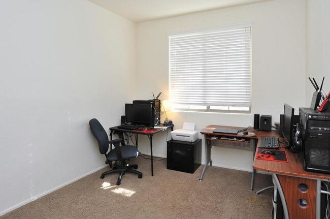 Building Photo - 11822 W Farmall Dr