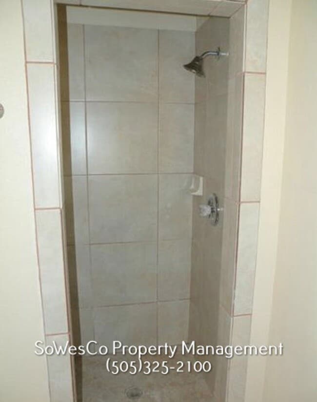 Building Photo - Three Bedroom Two Bath Home with Two Car Garage