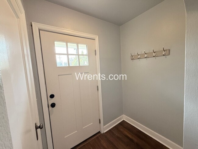 Building Photo - Beautiful 5-Bed, 2.5-Bath Home in the Heart of Spokane