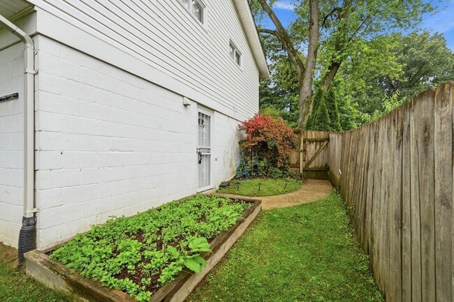 Building Photo - 14407 Oakvale St