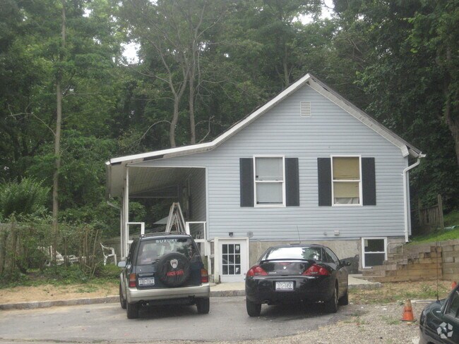 Building Photo - 188 Hallock Landing Rd