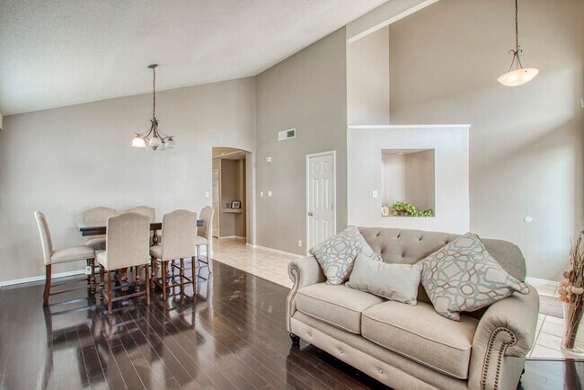 Building Photo - 12561 Paseo Alegre Dr